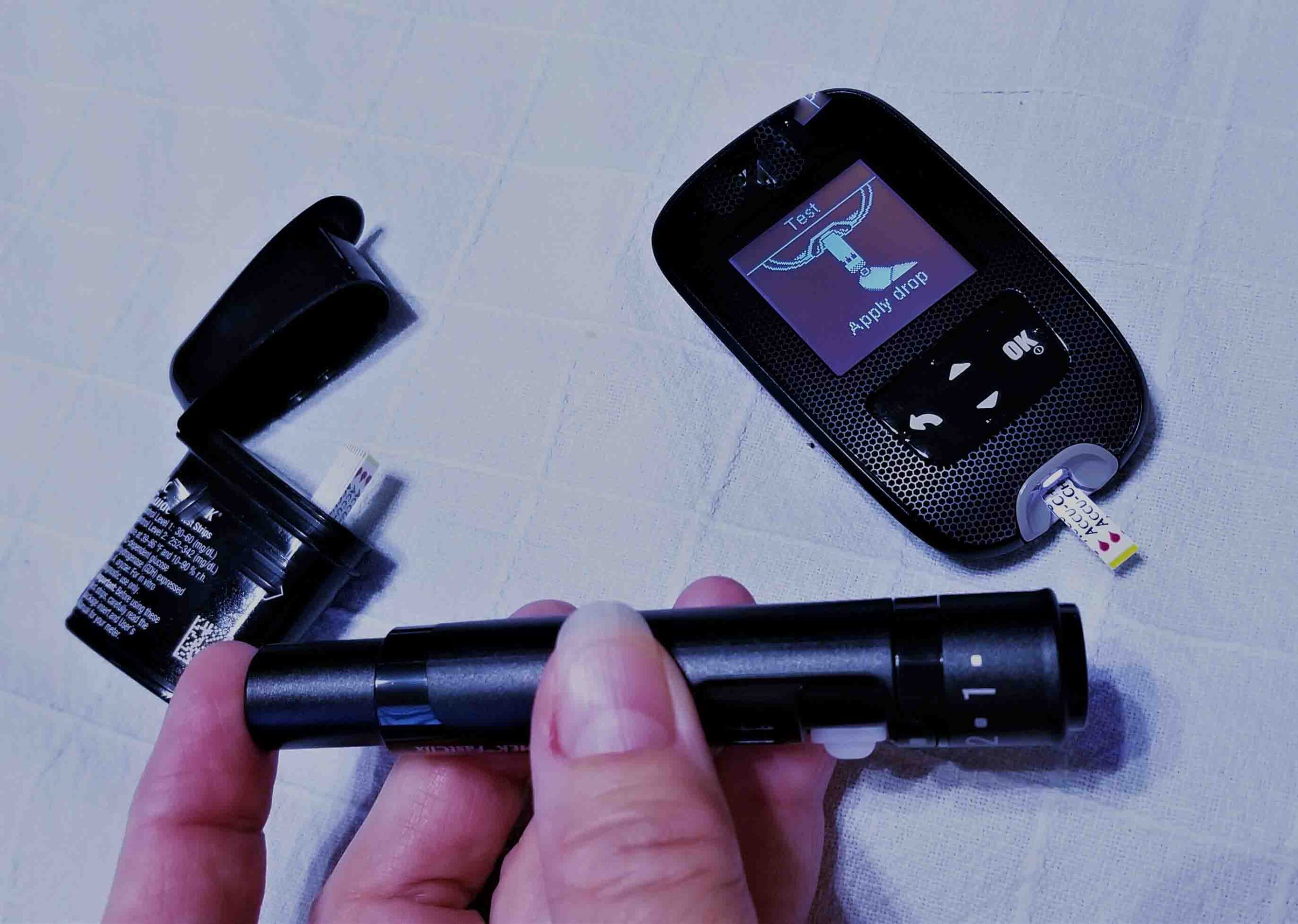 diabetes-testing-blood-glucose-diabetic-test-kit-2021-09-03-14-49-30-utc